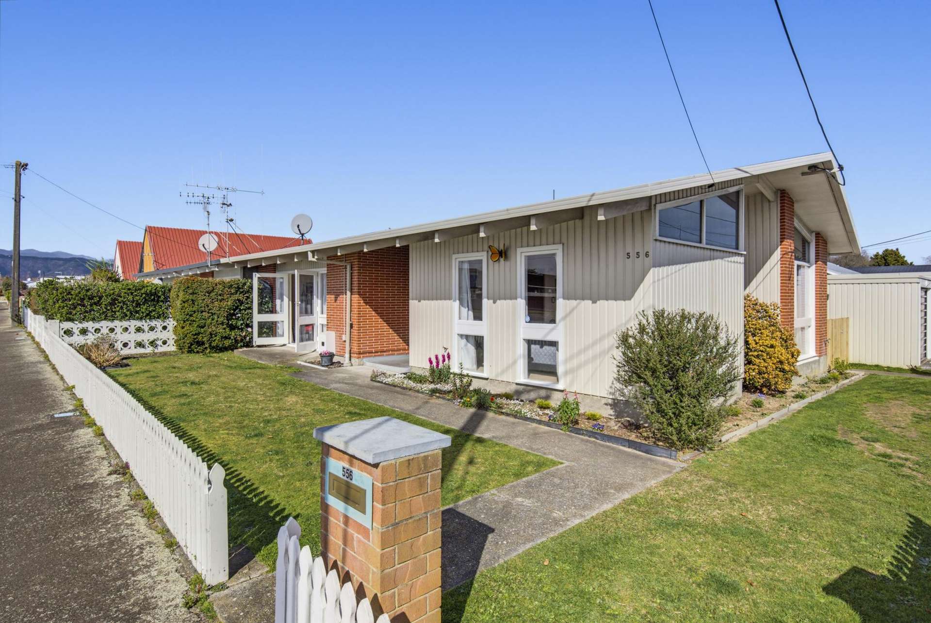 556 Queen Street East Levin_0