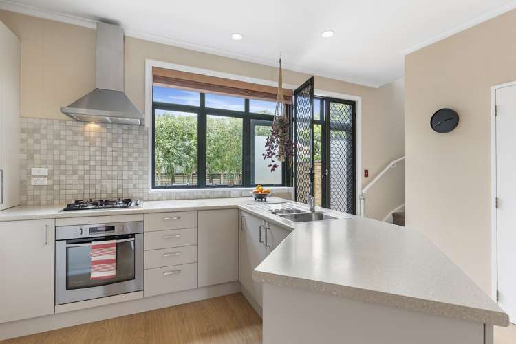 74/1 Ambrico Place New Lynn_4