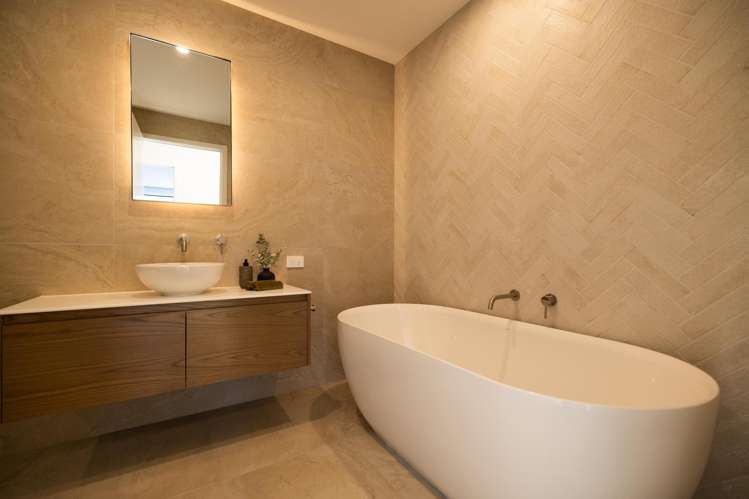 79 Middleton Road Queenstown Hill_15