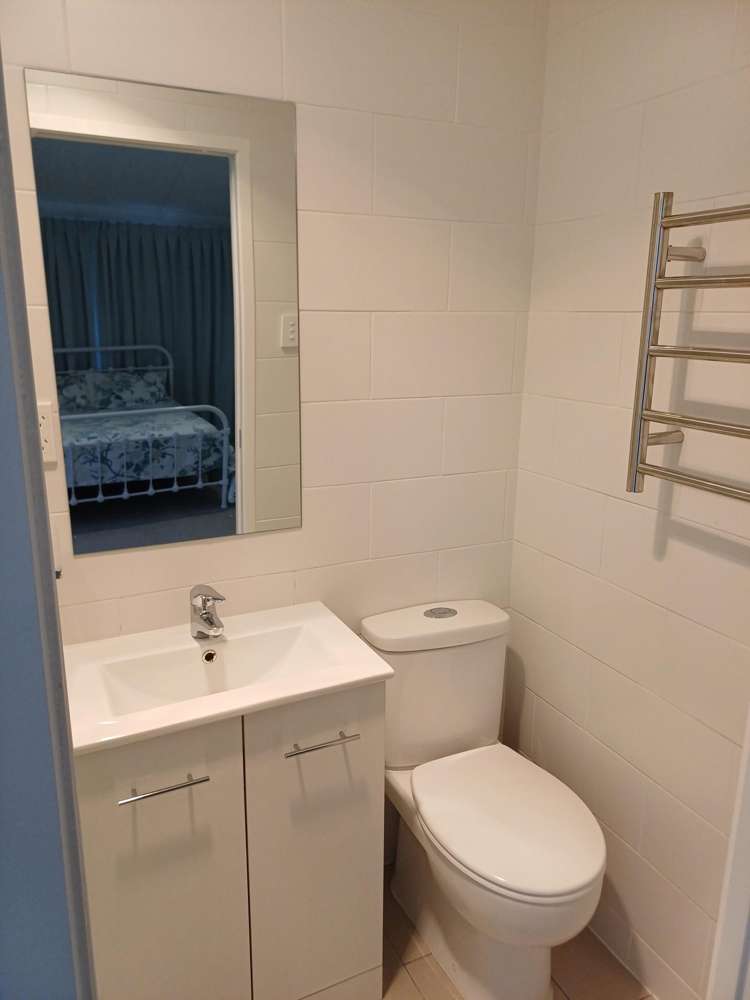 2/41 Charles Dickens Drive Mellons Bay_4