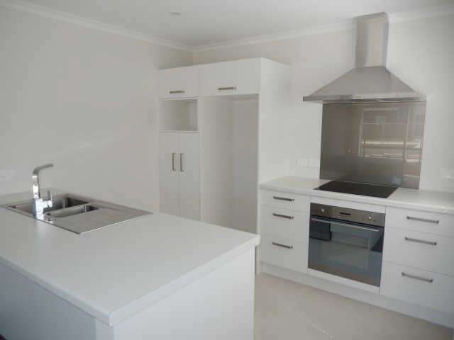 2 Ridgedale Crescent 2743_1