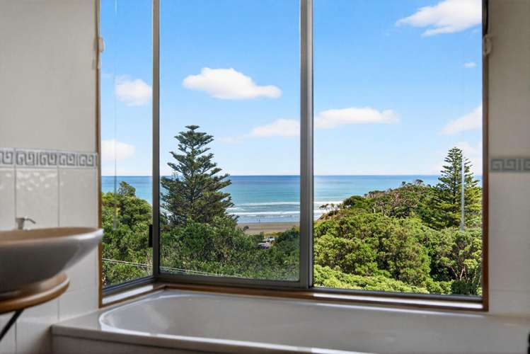 10 Waitea Road Muriwai Beach_14