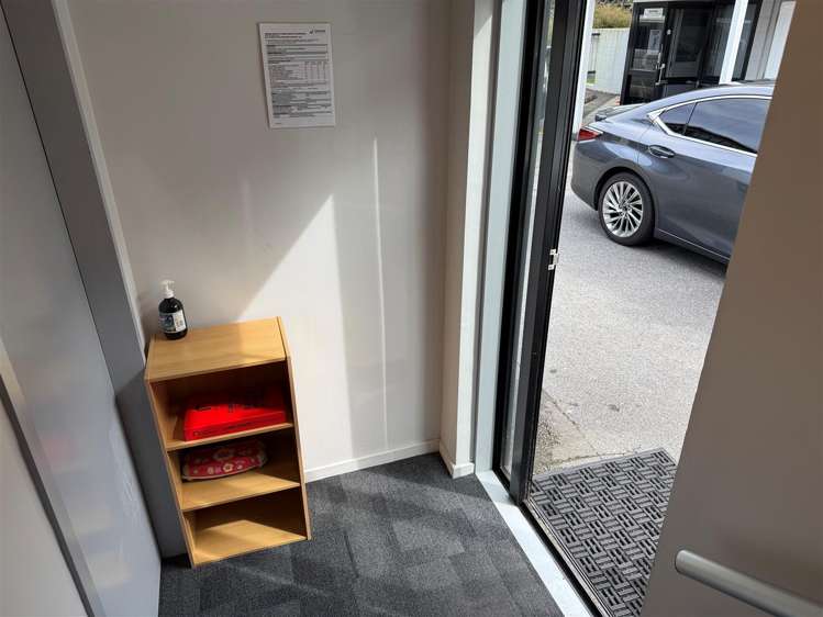 4 Glover Street Ngauranga_10