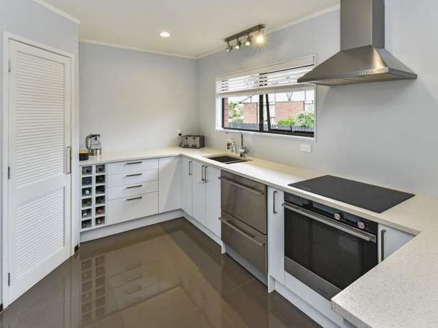 2/10 Tulloch Place Conifer Grove_1