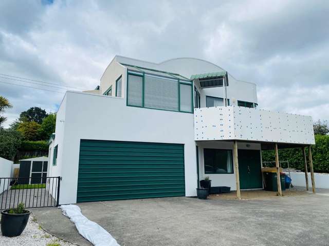 LARGE FAMILY HOME IN MERRILANDS - 4 BED, 2 BATH