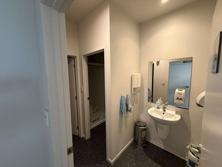 7 Portage Road New Lynn_11