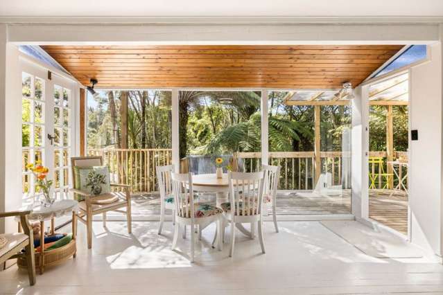 Bush Calm & Creative Spaces in Titirangi