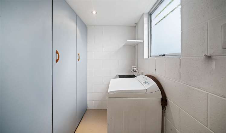 2/20a Downing Street Hoon Hay_9