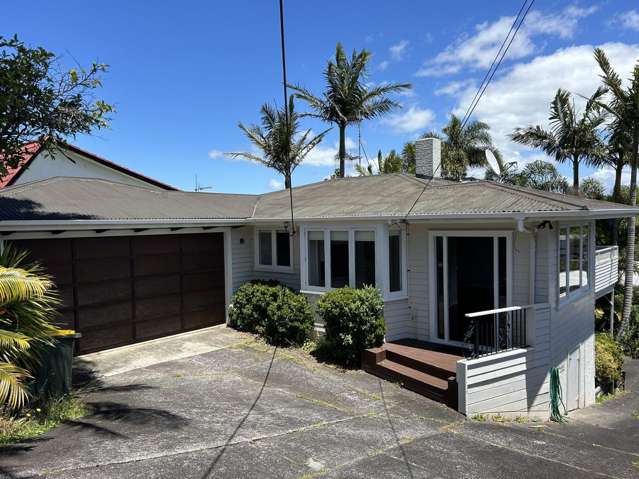 Sunny stylish family home in Forrest Hill