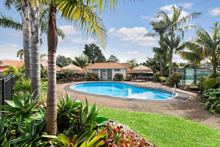 18 Gillett Place Botany Downs_16