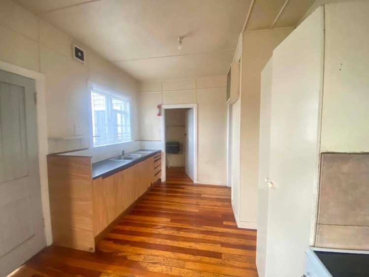561 Queen Street East Levin_1