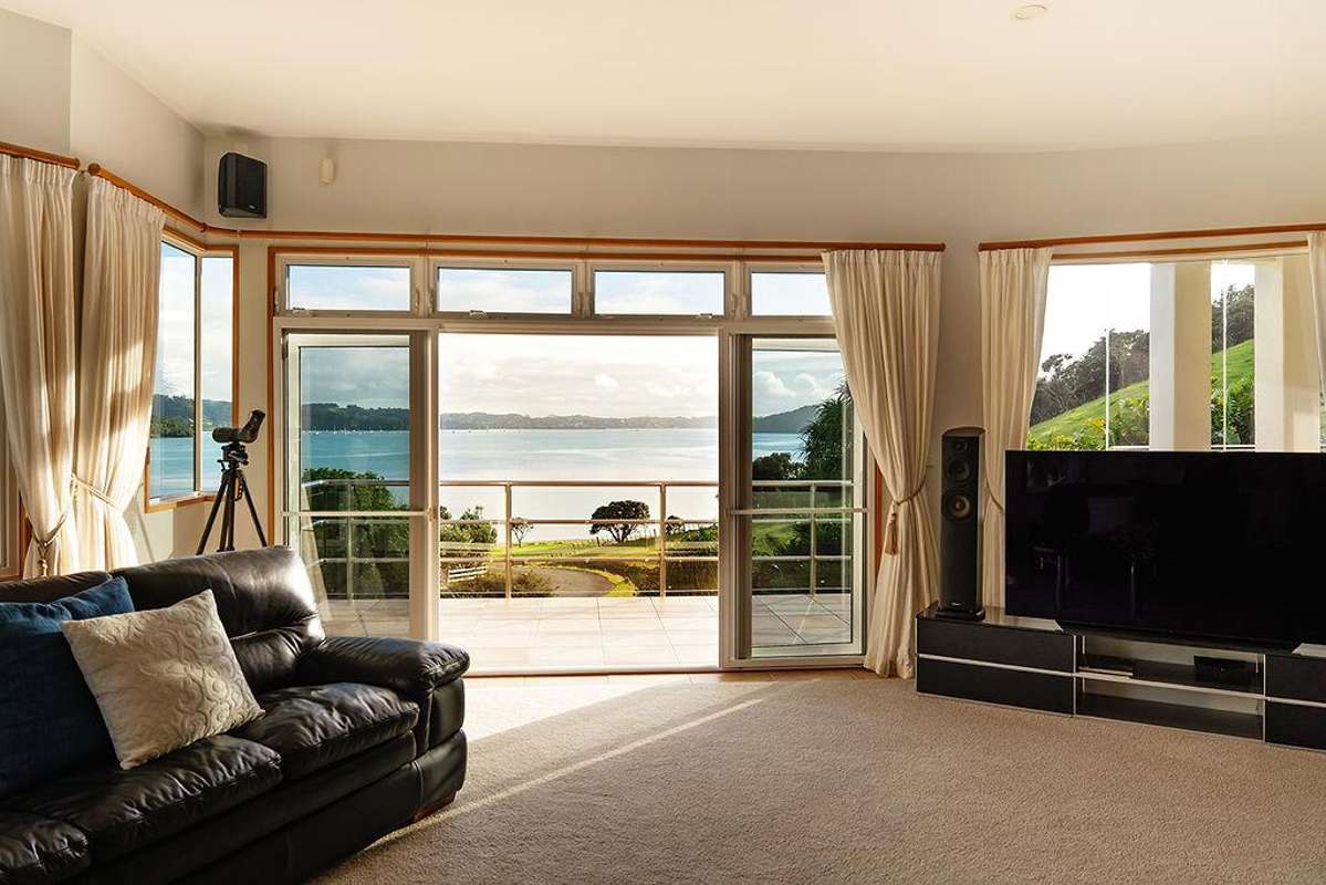 54-71 Manganese Point Road_5