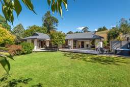 Peaceful, private, easy access to town & coast