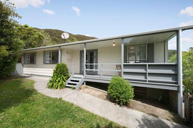 62 Antrim Crescent Wainuiomata_11
