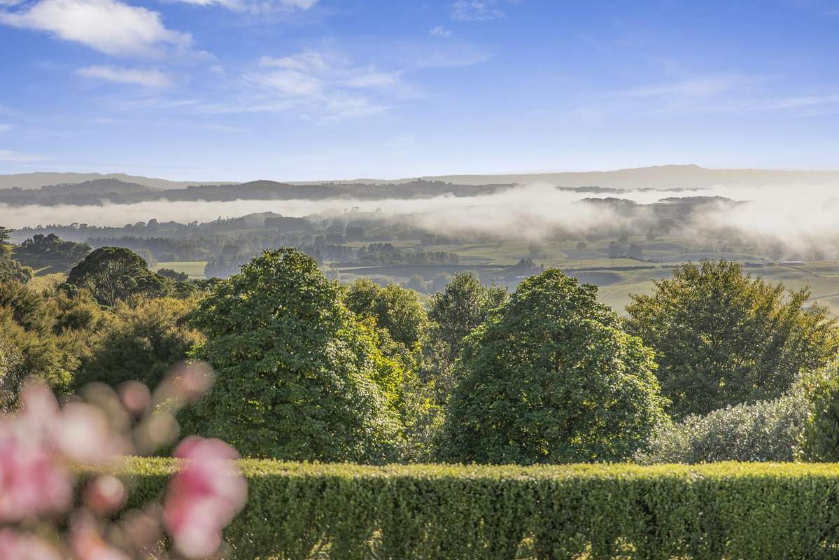 2/398 Luck At Last Road_5