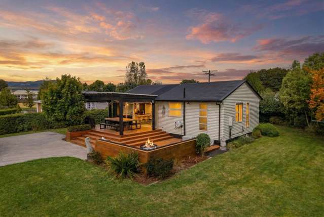 LAKE LIVING WITH EXTRA SPACE – DON’T MISS THIS!