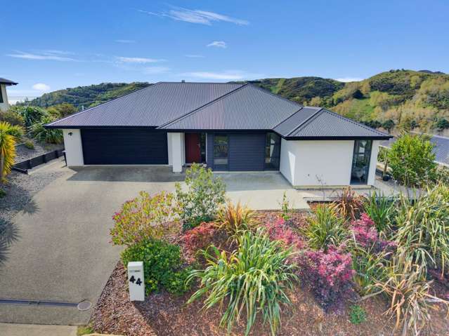 Hillside Outlooks, Deck Living & Everyday Comfort