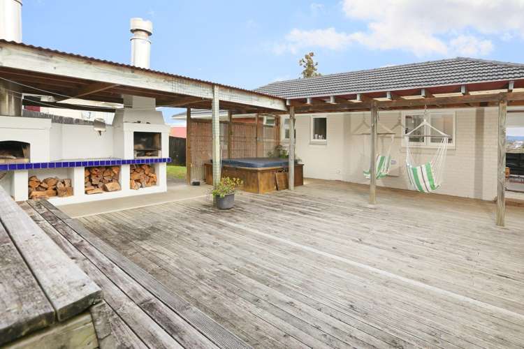 8 Castaing Crescent Te Atatu South_13