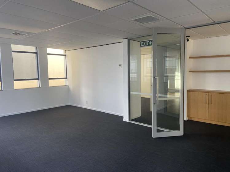 First Floor, 3 Caro Street Hamilton Central_8