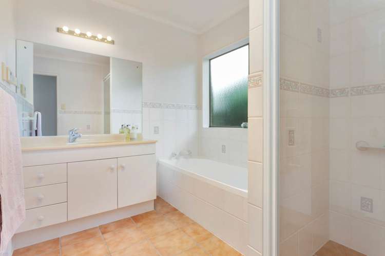 19 Castlehill Court Wattle Downs_16