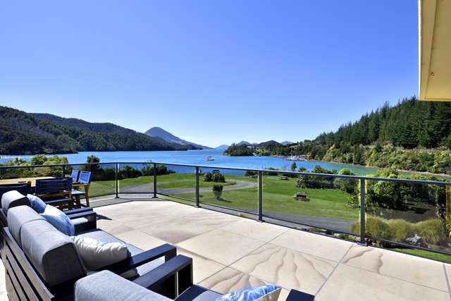 Elaine Bay Coastal Retreat