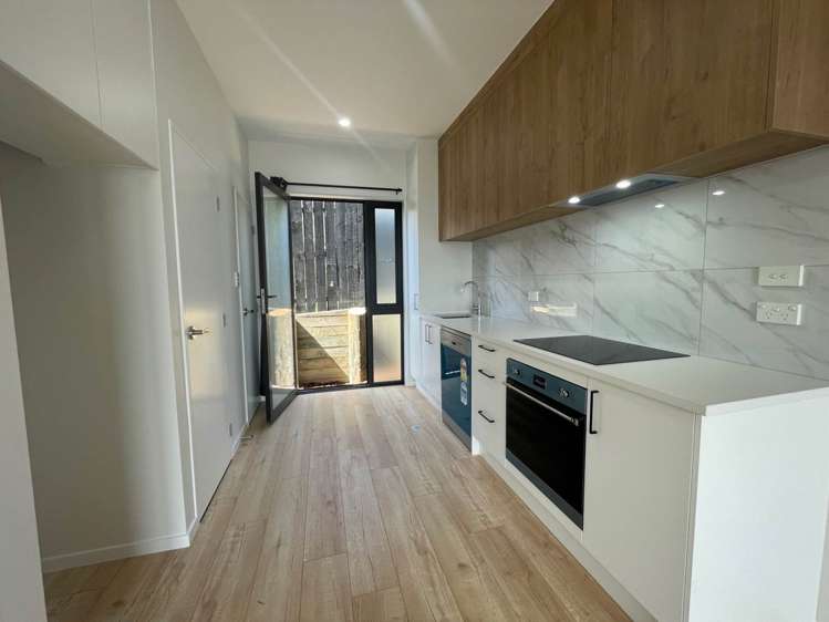 6/6 Kereru Street Henderson_1