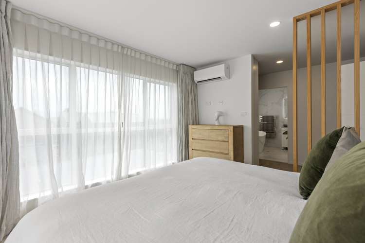 5b Holland Avenue Point England_17