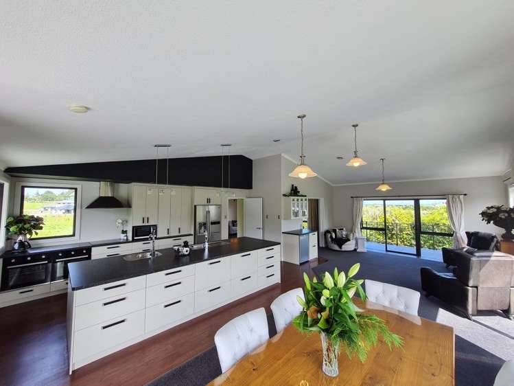 179 Coulson Road Paroa_5