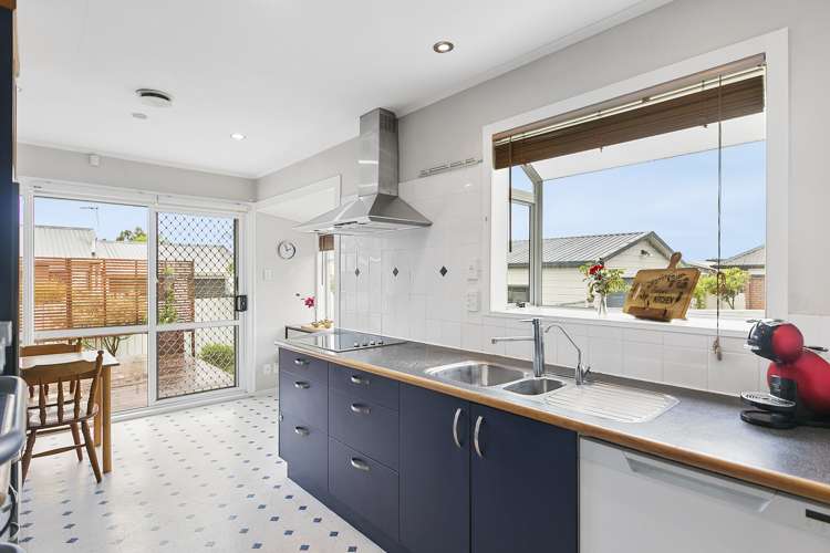 31 Beach Road Pahurehure_11