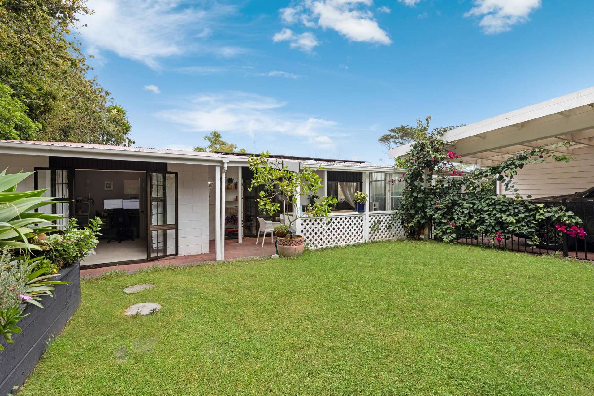 2/84 West Coast Road Glen Eden_0