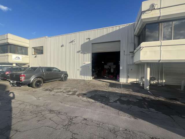 100% Warehousing on Springs Road