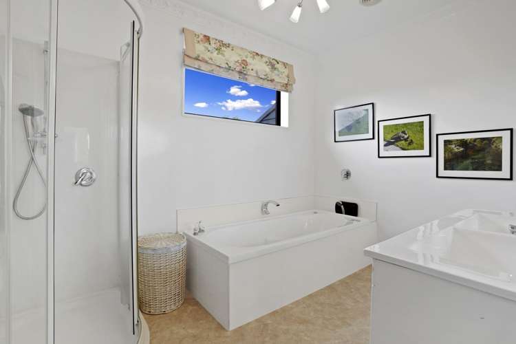 4 Stella Close Harewood_11