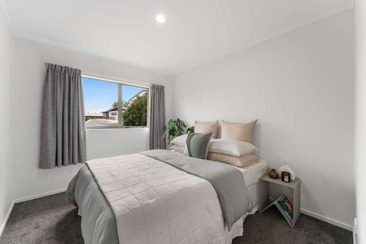 9B Ingle Avenue Waipahihi_12