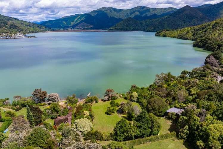 257 Queen Charlotte Drive_5