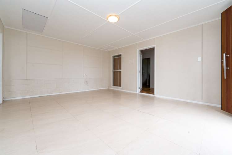 27 Parker Avenue New Lynn_15