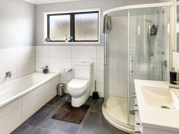 20 Latimer Way Petone_10