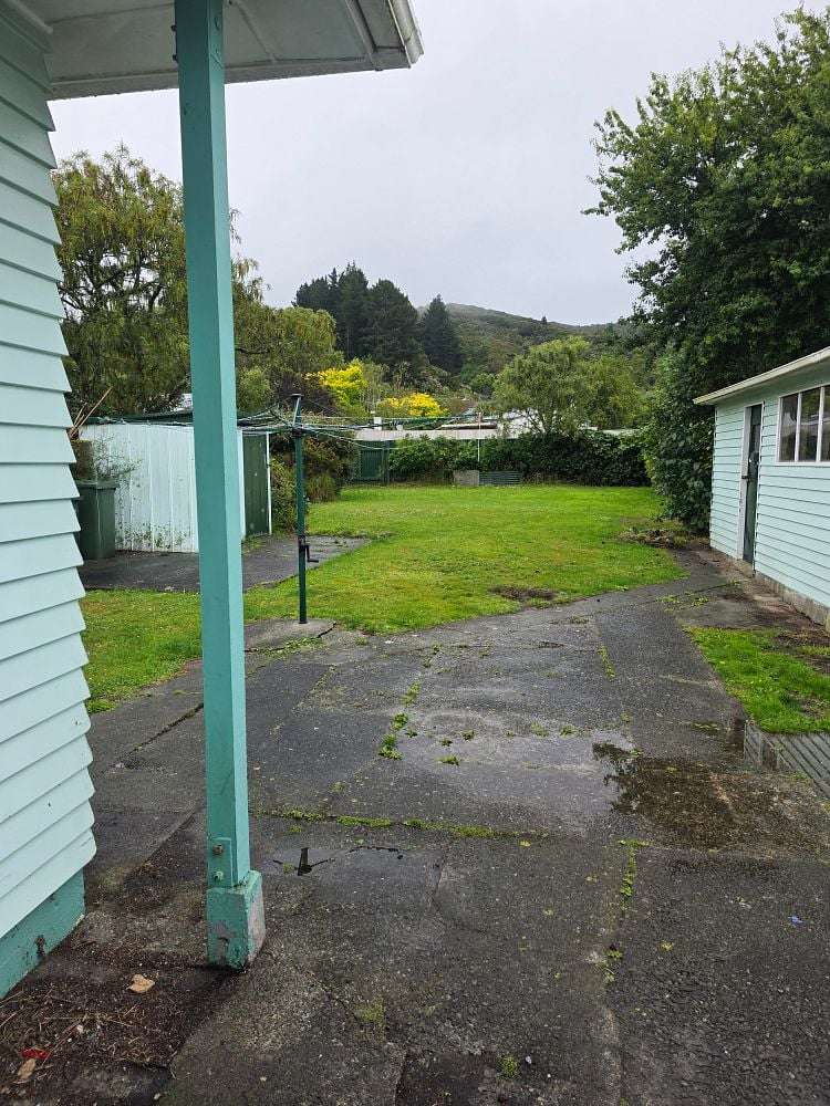 27 Wainuiomata Road Wainuiomata_17