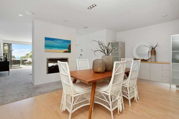 8/16 Beach Front Lane Browns Bay_7