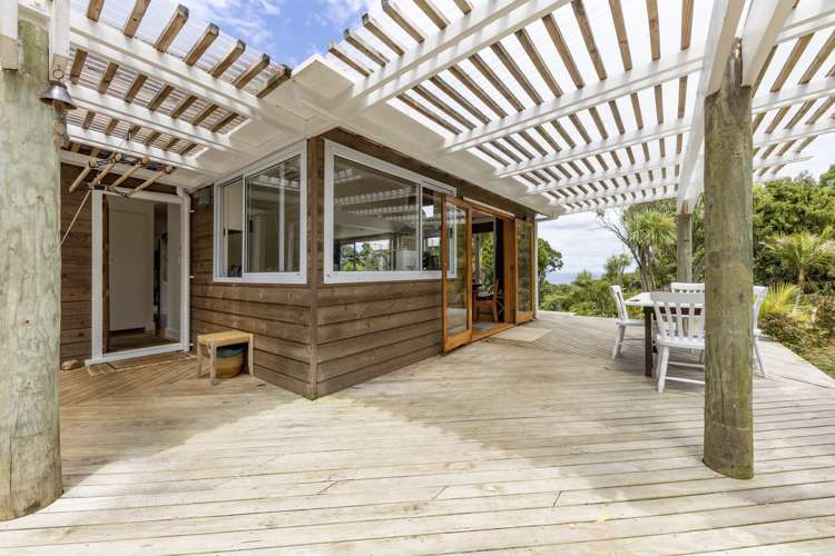 16 La Trobe Track Karekare_11