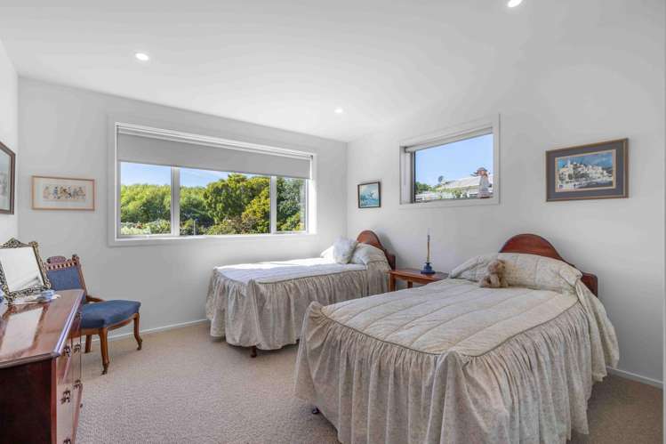 9 Violet Street Riverton_13