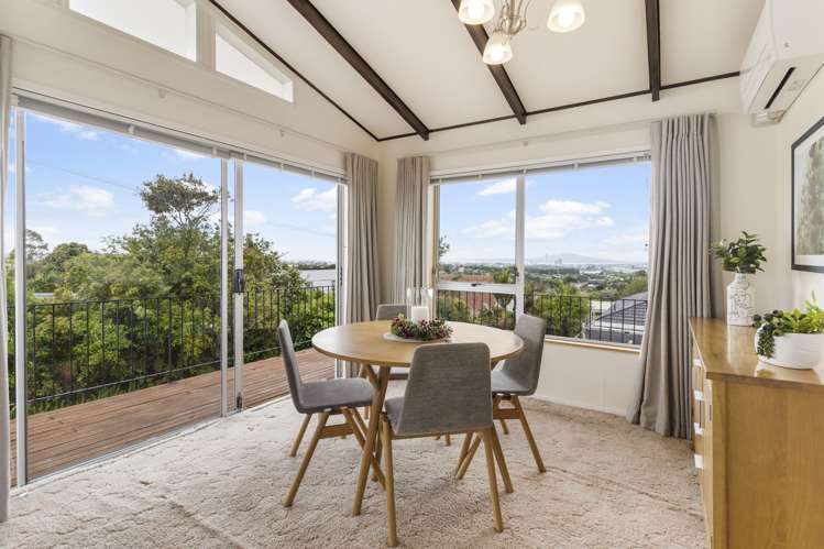 2/253 Glenfield Road Hillcrest_10