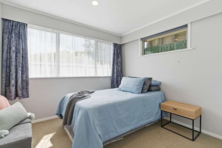 23 Highfield Crescent Brookfield_18