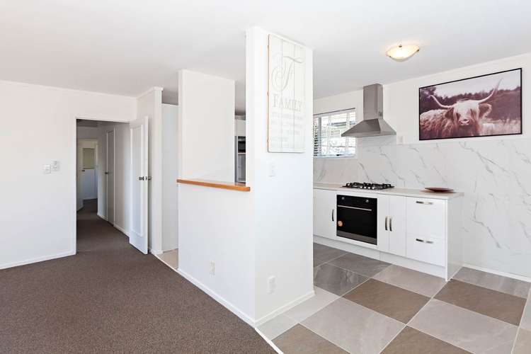 2/15 Seabar Place Glen Eden_3