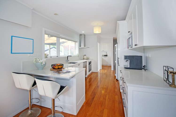 24 Pooley Street Pakuranga Heights_12