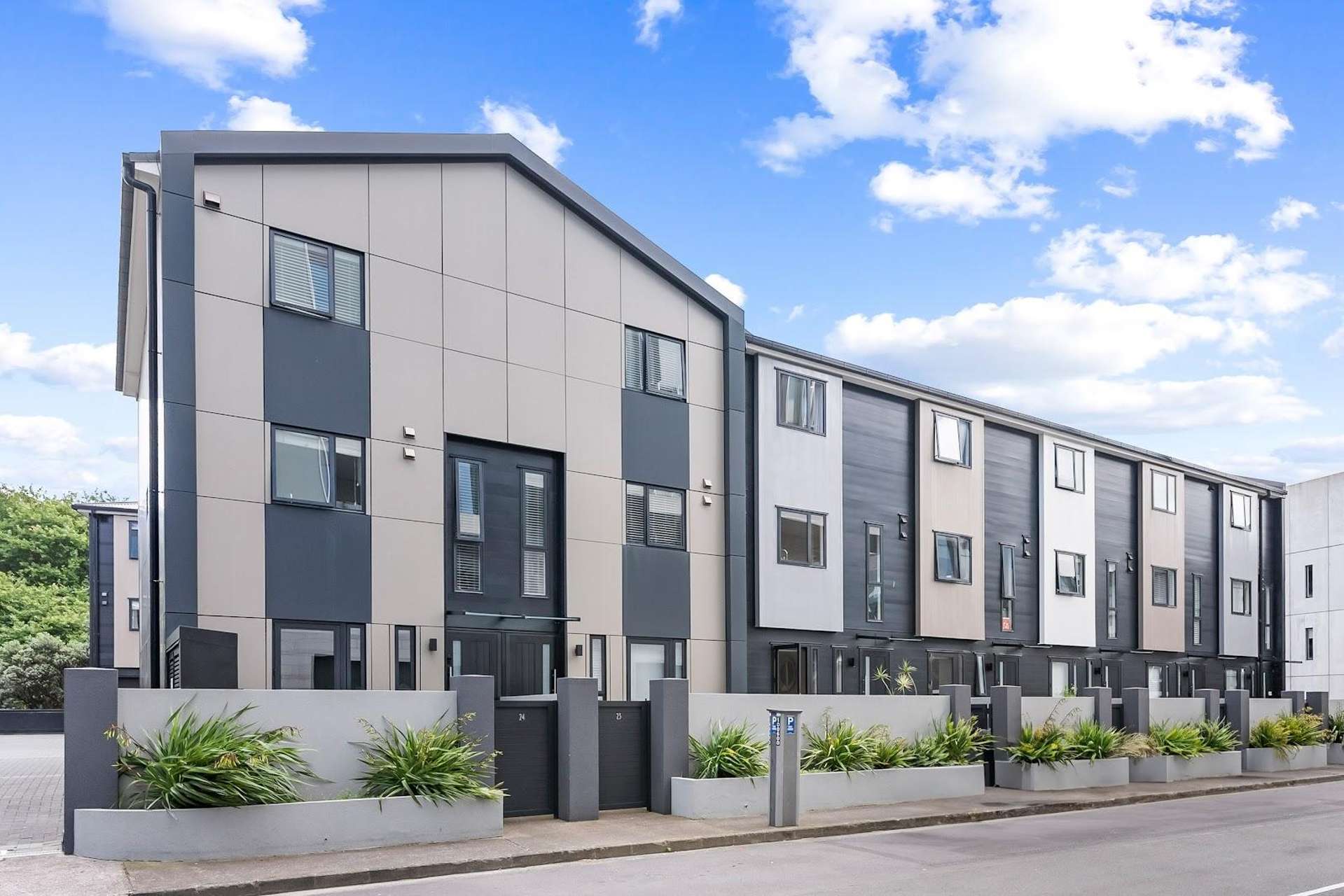 Suite 22/8 Dock Street City Centre_0