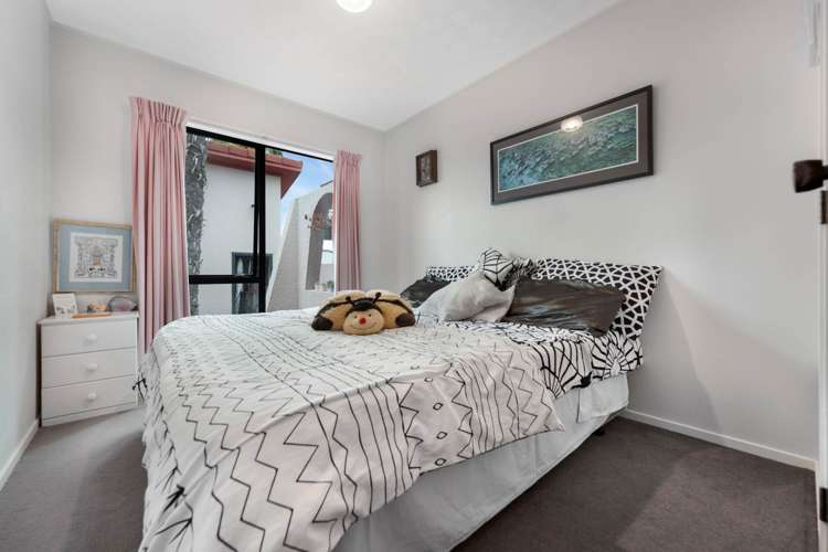 4 Photinia Place Botany Downs_17