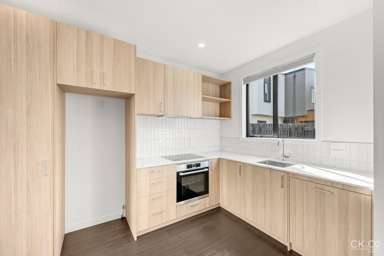 11/323 Riverside Drive_2