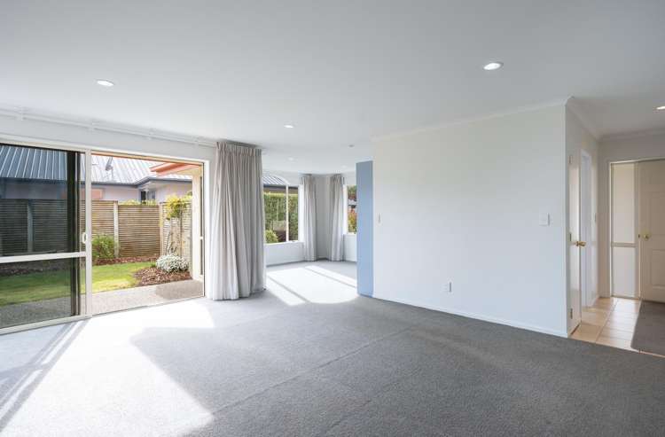 17 Covent Drive Stoke_9