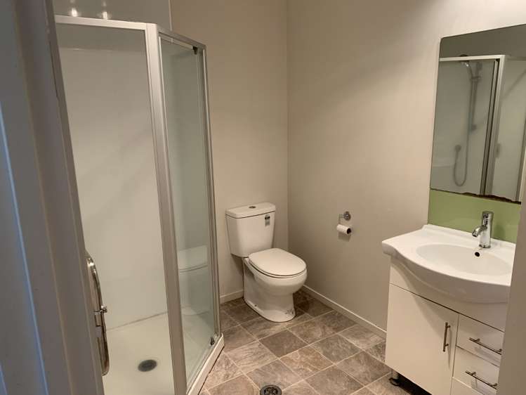 1/240 Old Farm Road Hillcrest_9