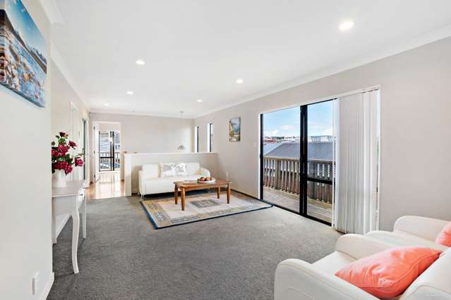 2/19 Lagoon Drive Panmure_1